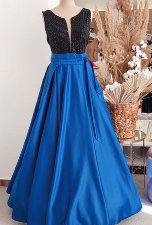 Dlhé modro-čierne spoločenské šaty zdobemé flitrami,satenová široká sukňa